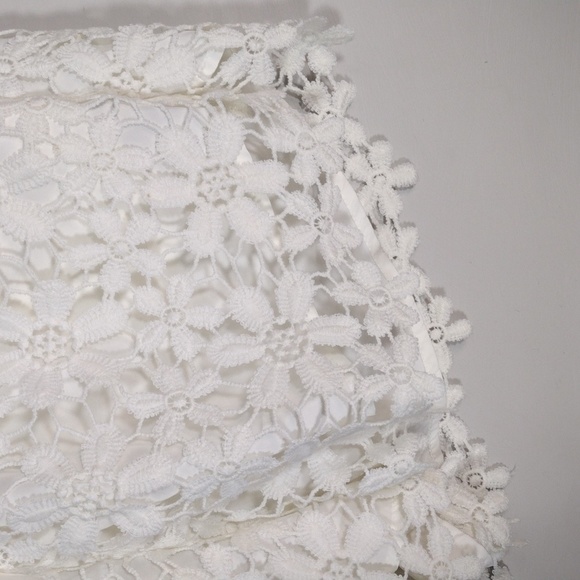 NWT Abercrombie and Fitch floral white shorts size large - Picture 5 of 15